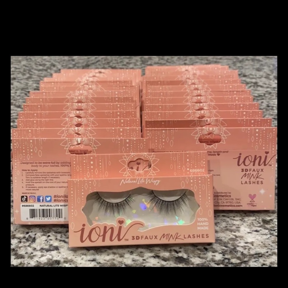 Ioni natural wispy mink lashes Lot Of 30 NIB
